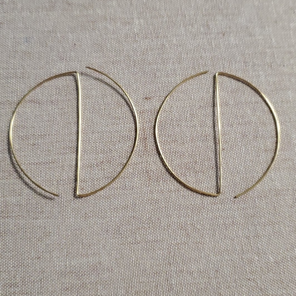 2.5 inch gold hoops
